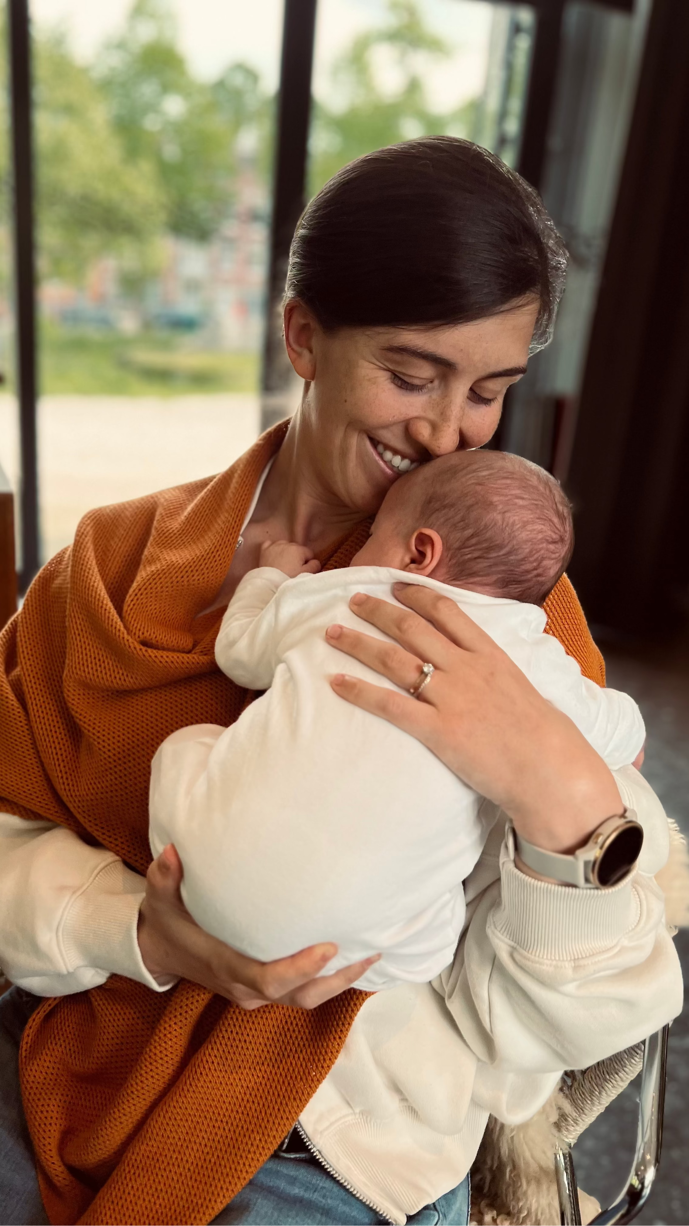 Momcho Breastfeeding Cover In Shade Ambra