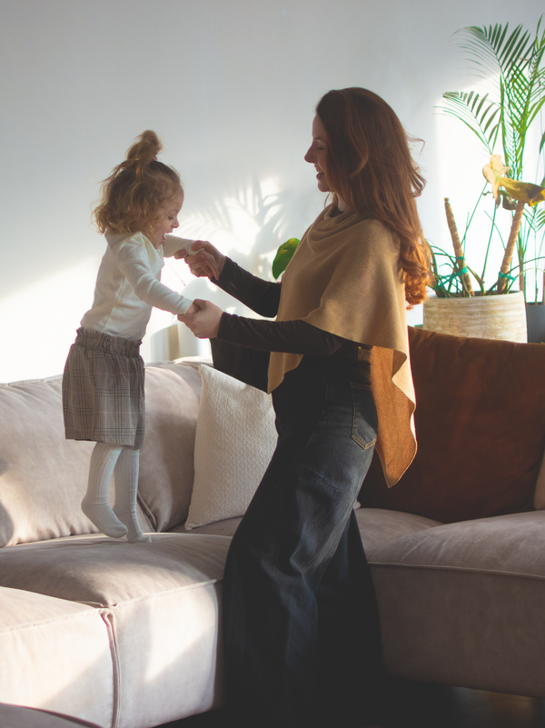 Momcho In Shade Gaia & Branded Storage Bag Bundle